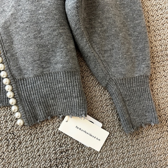Commense Pearl Trim Ripped Hem Cardigan Women's Small Sweater - Picture 6 of 7